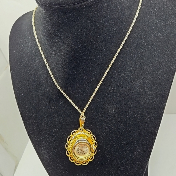 Vintage Andre Rivalle 17 Jewel Watch Avon Necklace Gold Tone Cameo Pendant Runs - Picture 2 of 9